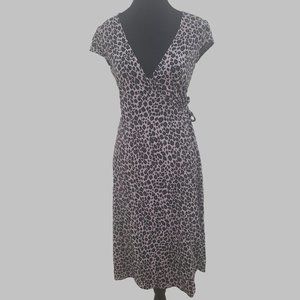 Beautiful BCBG MAX AZRIA Grey Leopard Animal Print Wrap Midi Dress - EUC